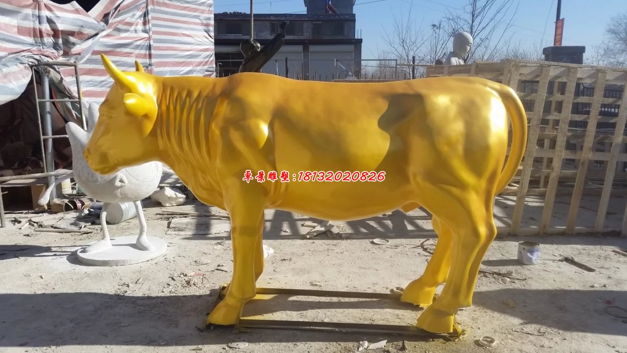 玻璃鋼仿銅牛，玻璃鋼金牛雕塑 