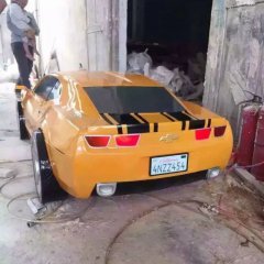 仿真汽車雕塑，廣場(chǎng)汽車玻璃鋼雕塑