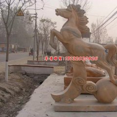 石雕奔馬，晚霞紅石雕馬