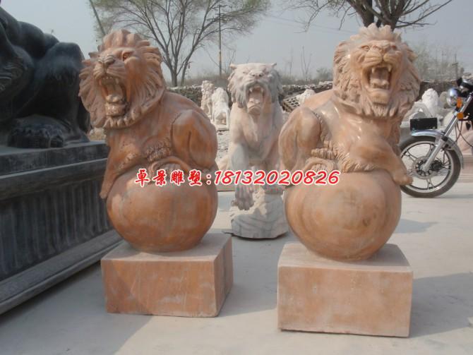 踩球獅子雕塑，晚霞紅石雕西洋獅