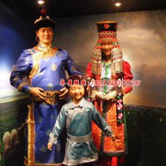 玻璃鋼少數(shù)民族人物雕塑，一家三口雕塑