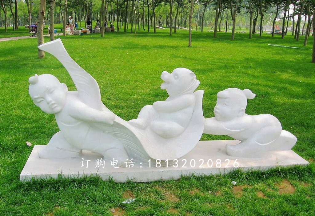 公園兒童嬉戲雕塑，兒童高興玩耍雕塑