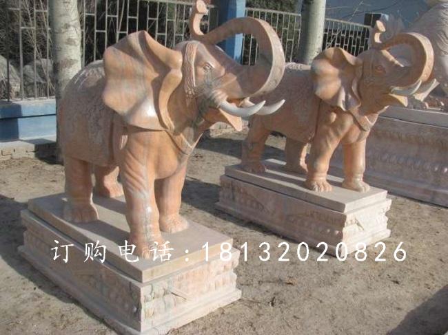 象鼻向上大象石雕，晚霞紅大象雕塑
