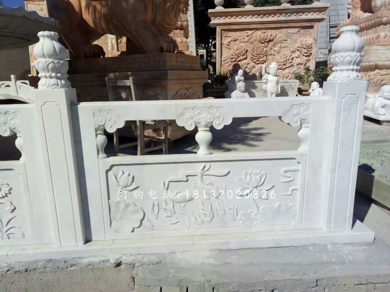 漢白玉欄板石雕，荷花與魚欄板雕塑