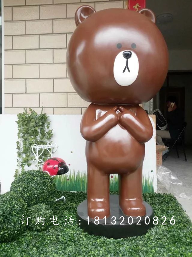 玻璃鋼布朗熊雕塑，卡通玻璃鋼小熊雕塑 