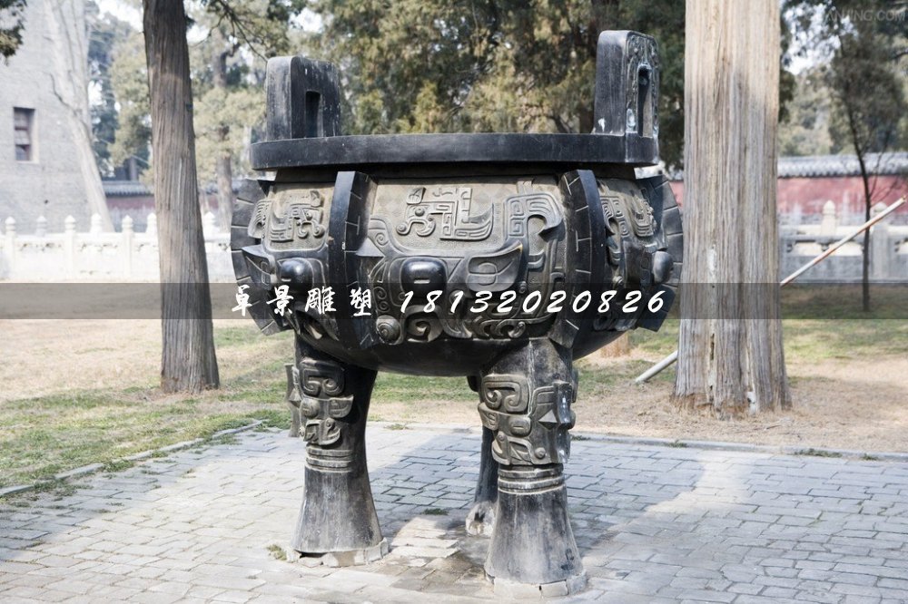仿古銅鼎，廣場三足銅鼎