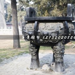 仿古銅鼎，廣場三足銅鼎