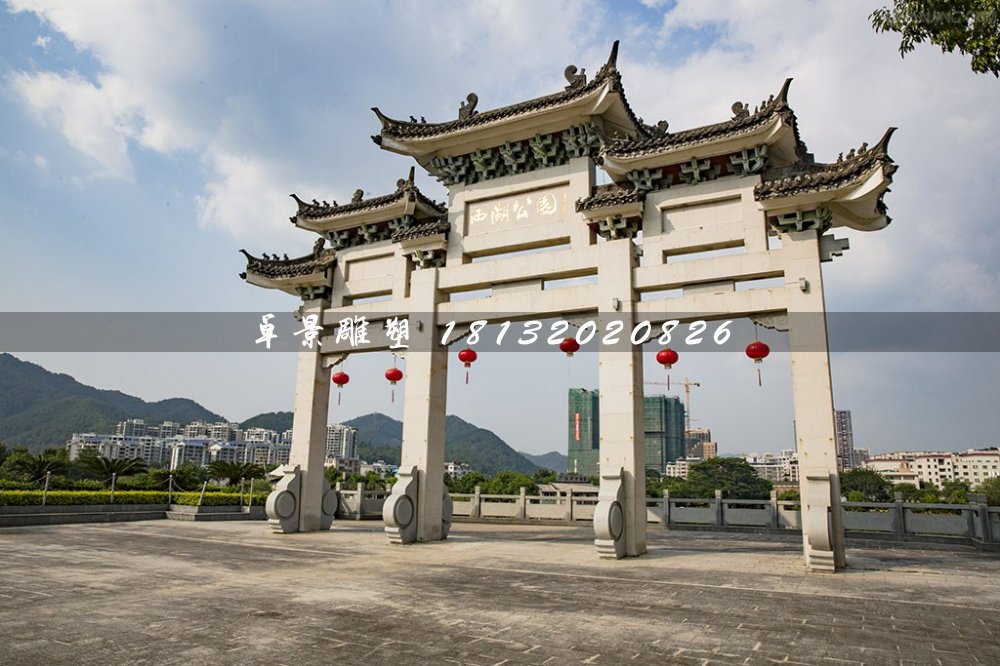 廣場(chǎng)石雕牌坊，三門石牌樓