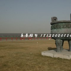 三足銅鼎，廣場(chǎng)青銅鼎