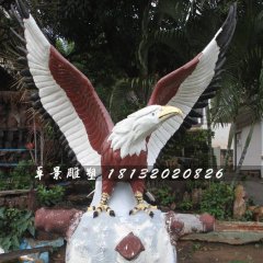 玻璃鋼老鷹雕塑，雄鷹展翅雕塑