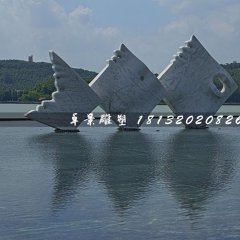 水中魚石雕，景觀石雕