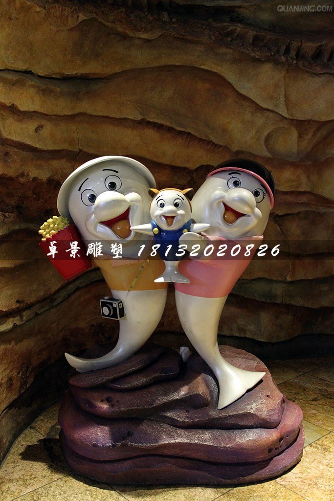 小海豚一家雕塑，玻璃鋼卡通雕塑