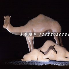 駱駝一家雕塑，玻璃鋼仿真動(dòng)物雕塑