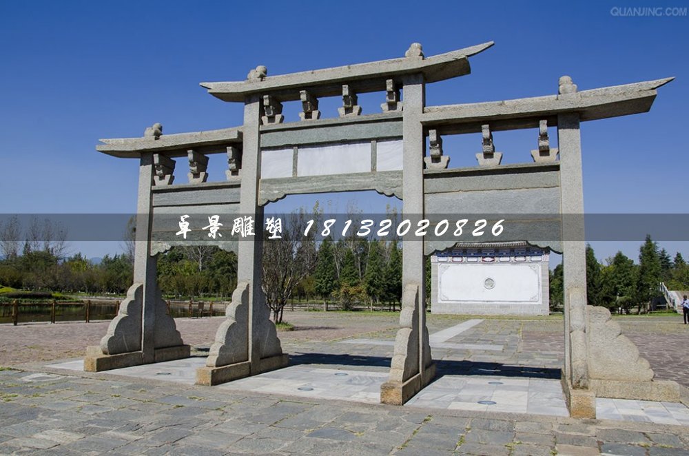 青石牌坊，廣場(chǎng)三門牌坊