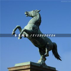 青銅馬雕塑，廣場立馬銅雕