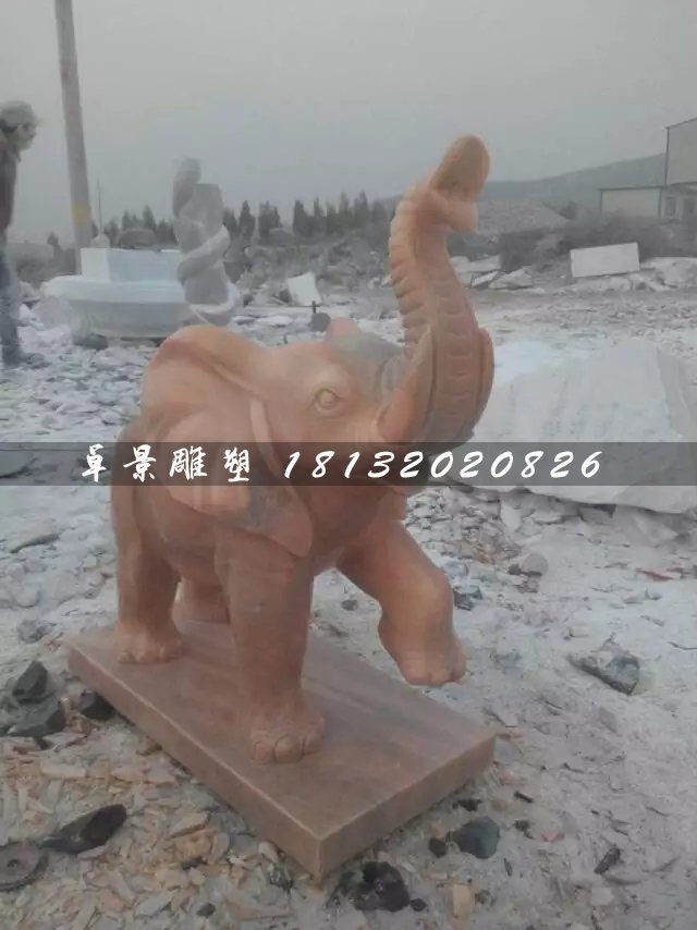 象鼻向上石雕，晚霞紅小象 (2)
