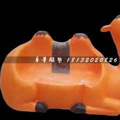 小駱駝座椅雕塑，玻璃鋼卡通雕塑