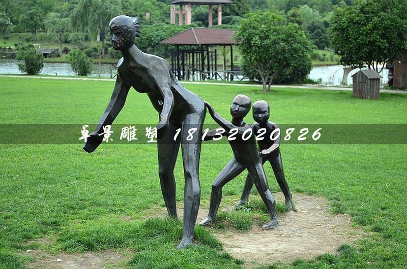 老鷹捉小雞銅雕，公園抽象人物雕塑