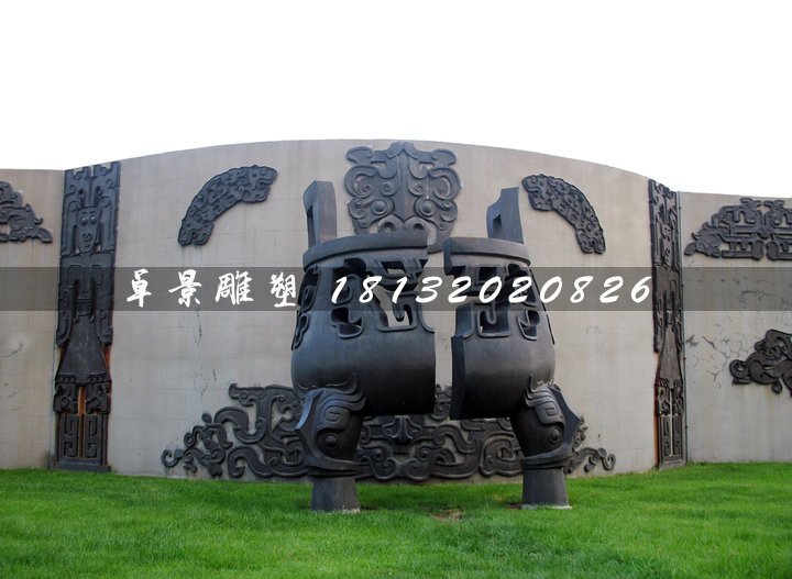 破裂的銅鼎，廣場三足鼎