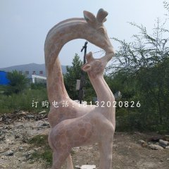 晚霞紅親嘴鹿，公園長(zhǎng)頸鹿石雕
