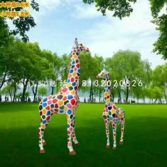 玻璃鋼彩繪長(zhǎng)頸鹿，公園動(dòng)物雕塑