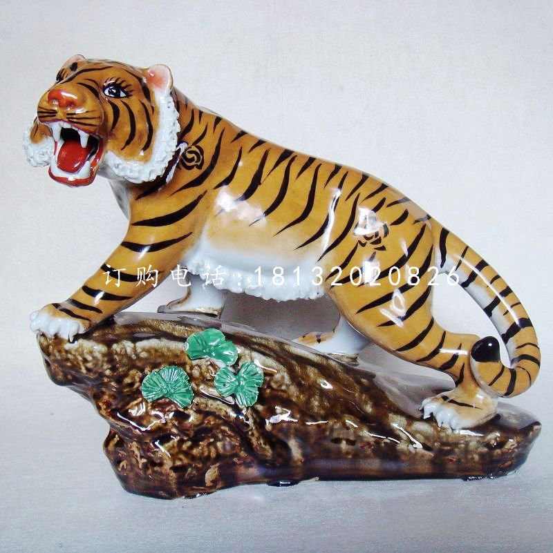 玻璃鋼老虎上山雕塑，動物雕塑