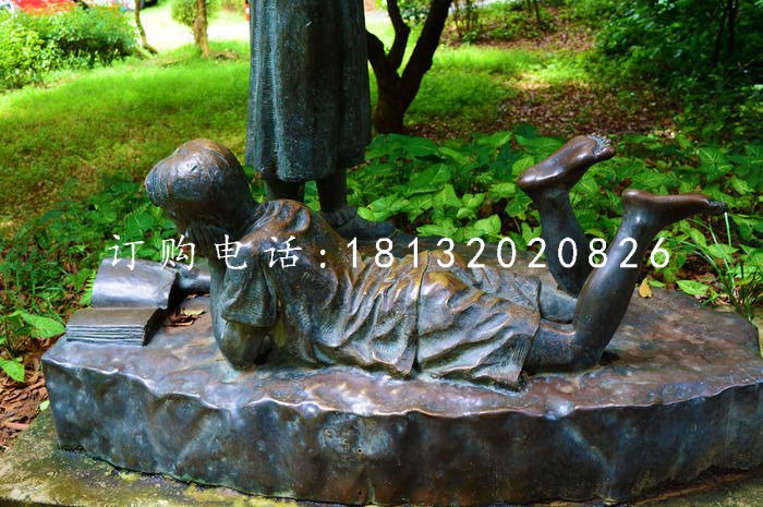 小孩趴著看書雕塑，公園景觀銅雕