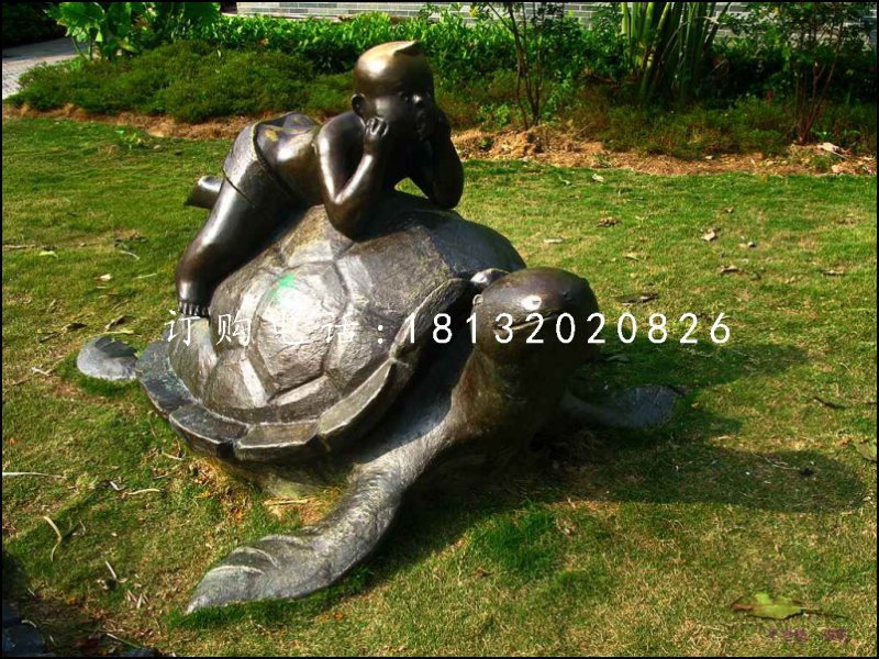 趴在烏龜上的小男孩銅雕，公園銅雕