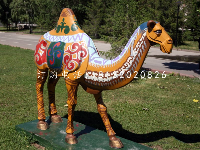 玻璃鋼駱駝雕塑，彩繪動(dòng)物
