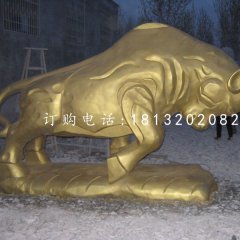 銅雕開(kāi)荒牛，廣場(chǎng)銅牛雕塑