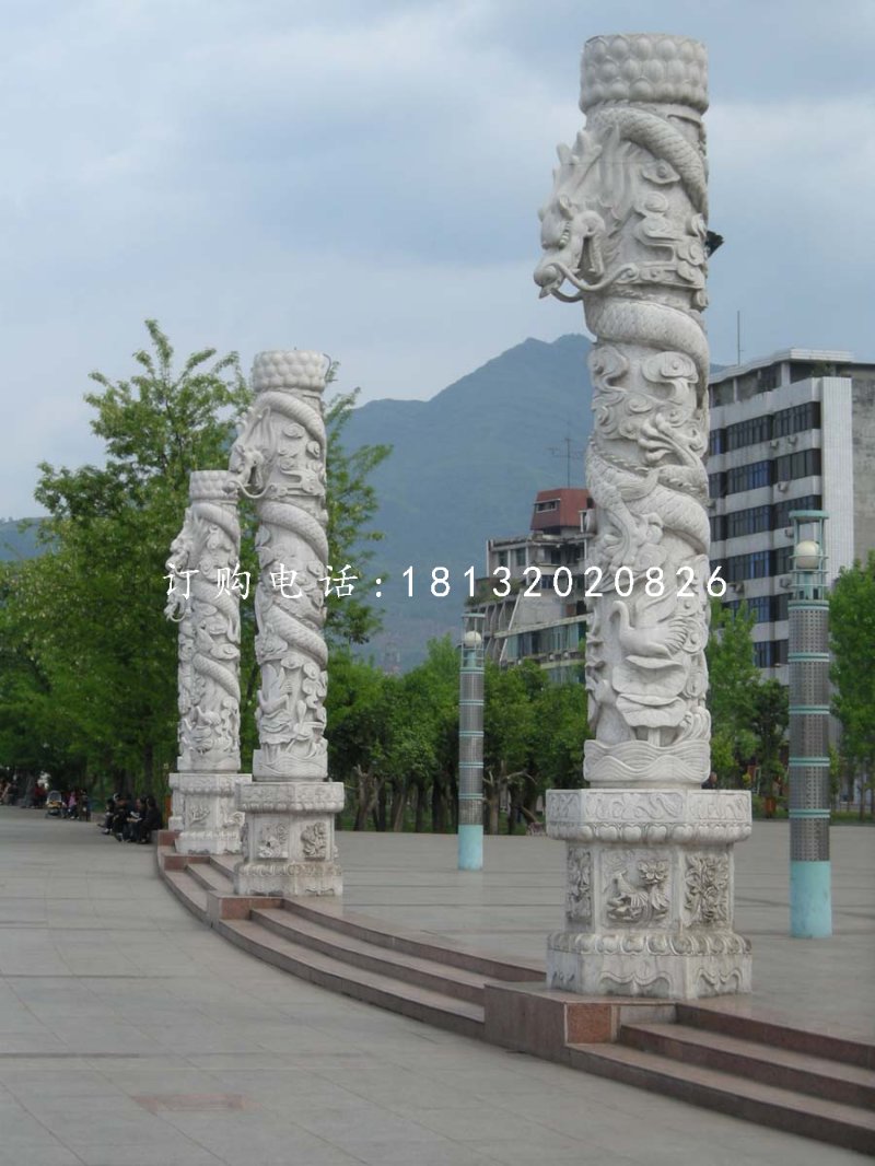 廣場(chǎng)石雕柱子，盤龍柱石雕