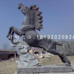 馬踏祥云石雕，青石馬雕塑