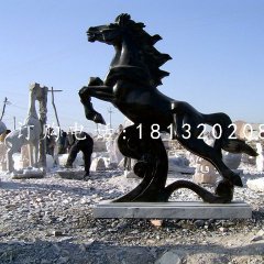 黑馬石雕，廣場黑馬雕塑