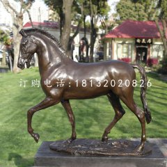 走路的馬銅雕，公園動物銅雕