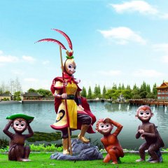 孫悟空和小猴子雕塑，玻璃鋼卡通動物雕塑