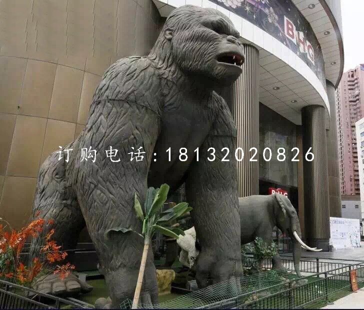 仿真大猩猩雕塑，玻璃鋼動物雕塑.jpg