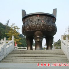 鑄銅鼎，廣場三足銅鼎